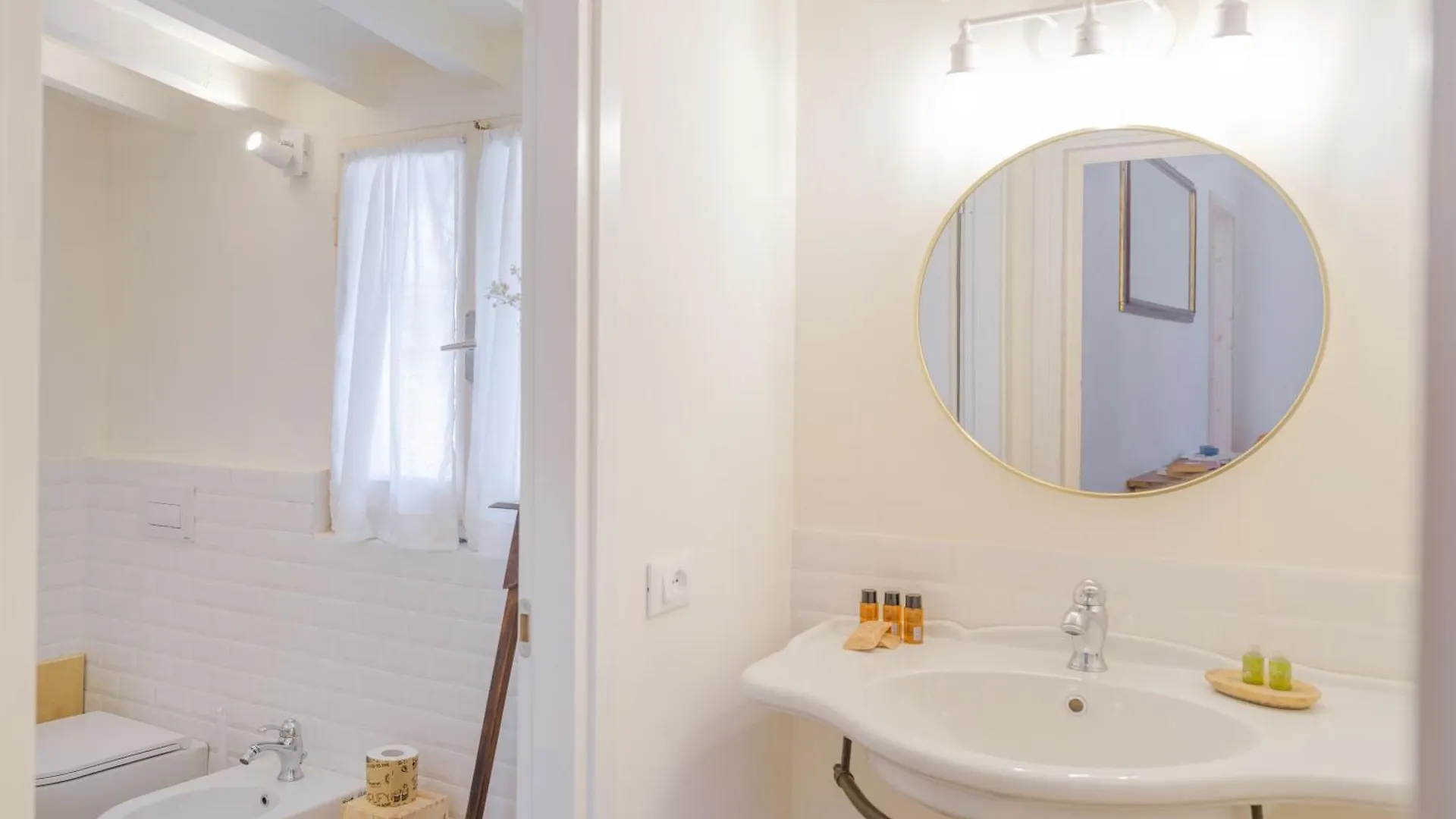 Nugolo Atelier - Light & Charm In Oltrarno Apartment Florence