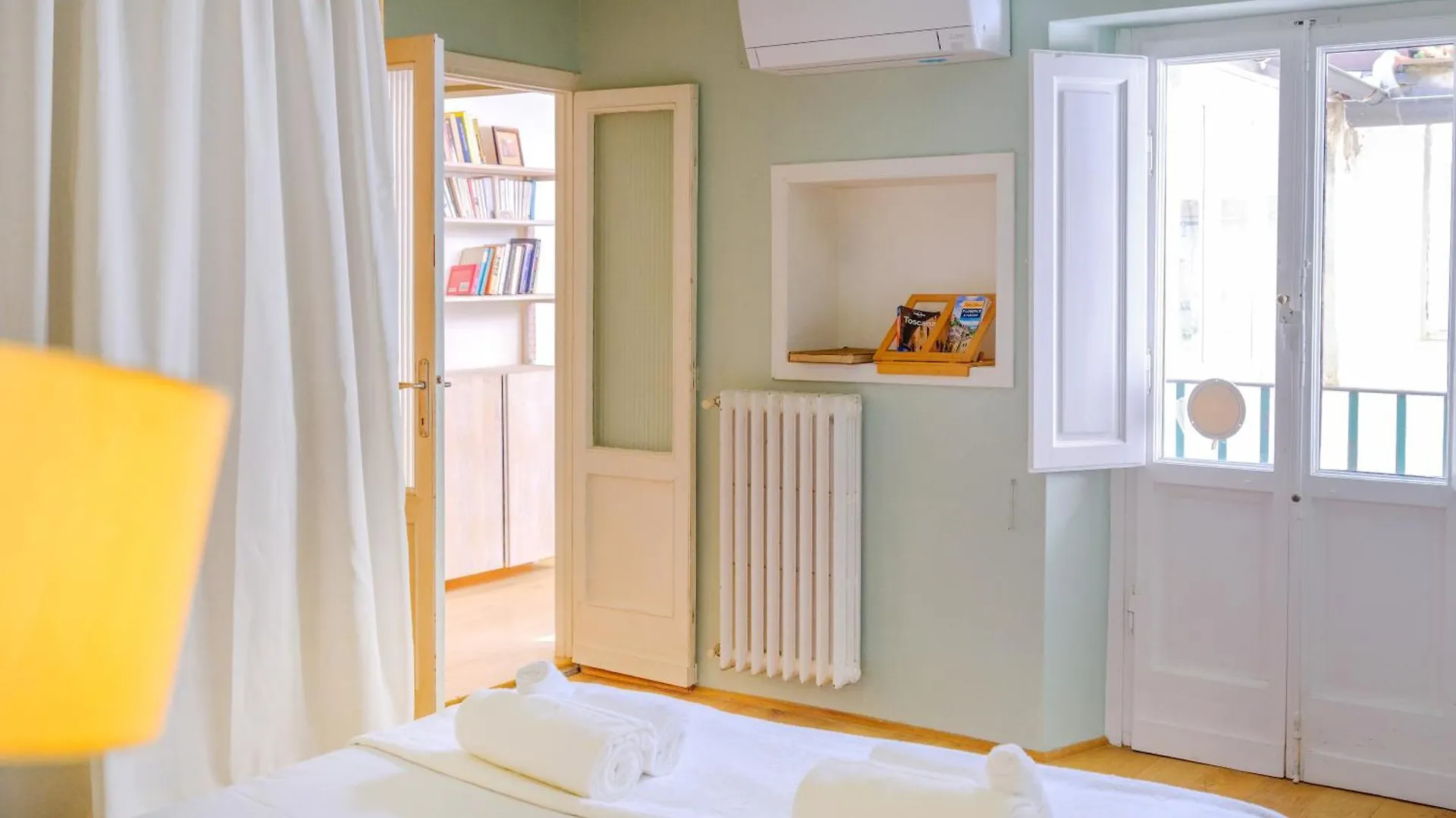 Nugolo Atelier - Light & Charm In Oltrarno Apartment Florence